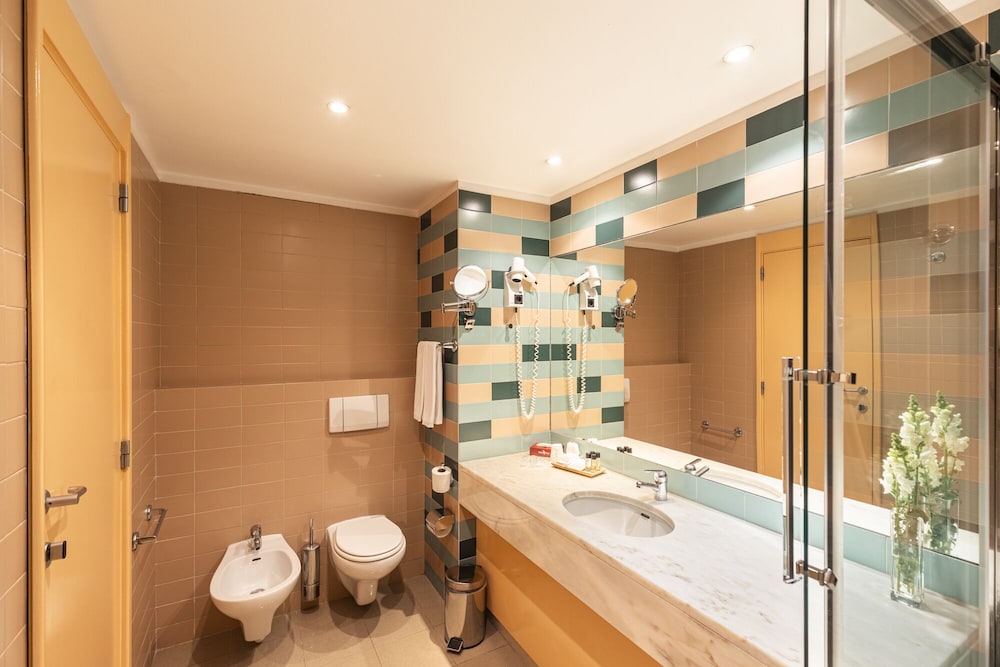 Hotel Roma — Hotel rooms in Lisbon, Lisboa