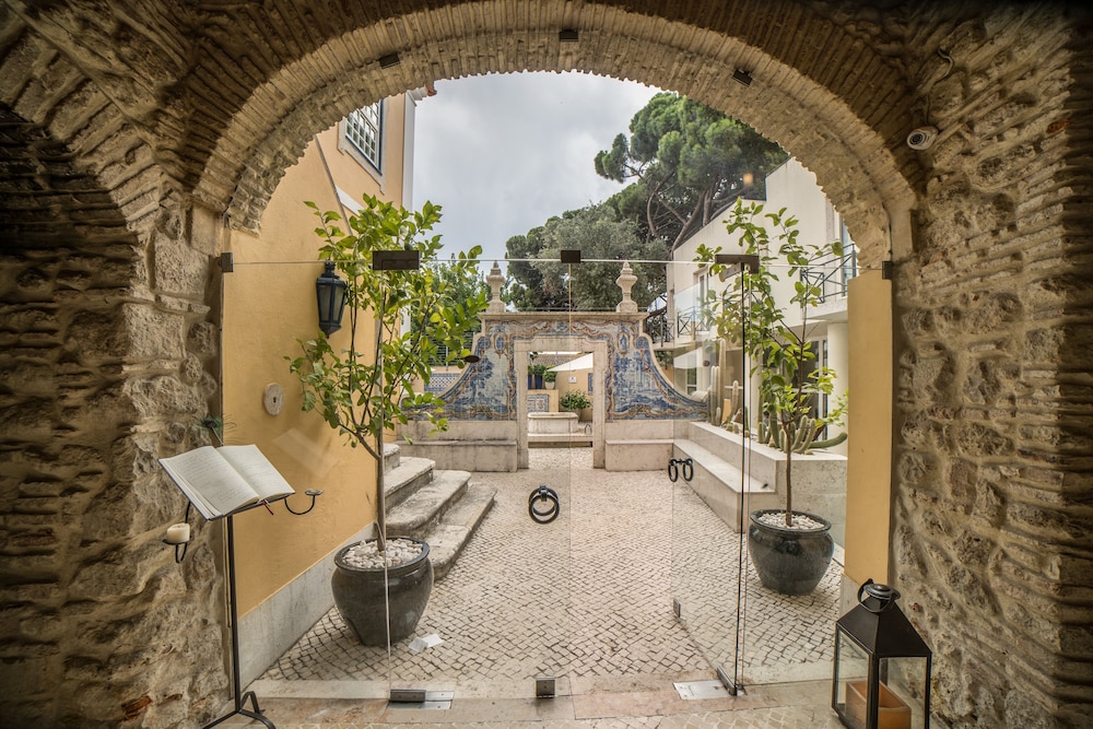 Solar Do Castelo, a Lisbon Heritage Collection — Hotel building in Lisbon, Lisboa