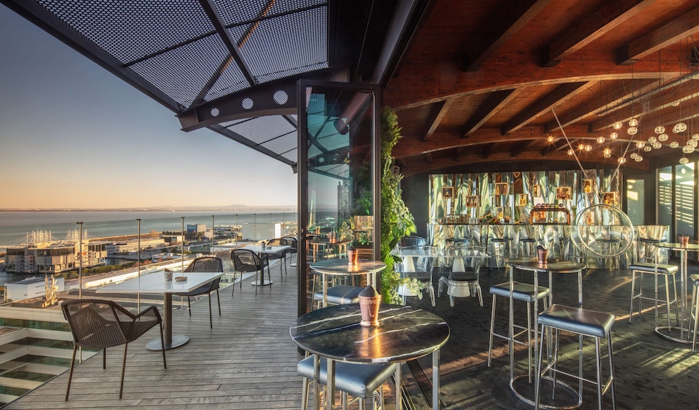 Tivoli Oriente Lisboa Hotel — Restaurant & bars in Lisbon, Lisboa