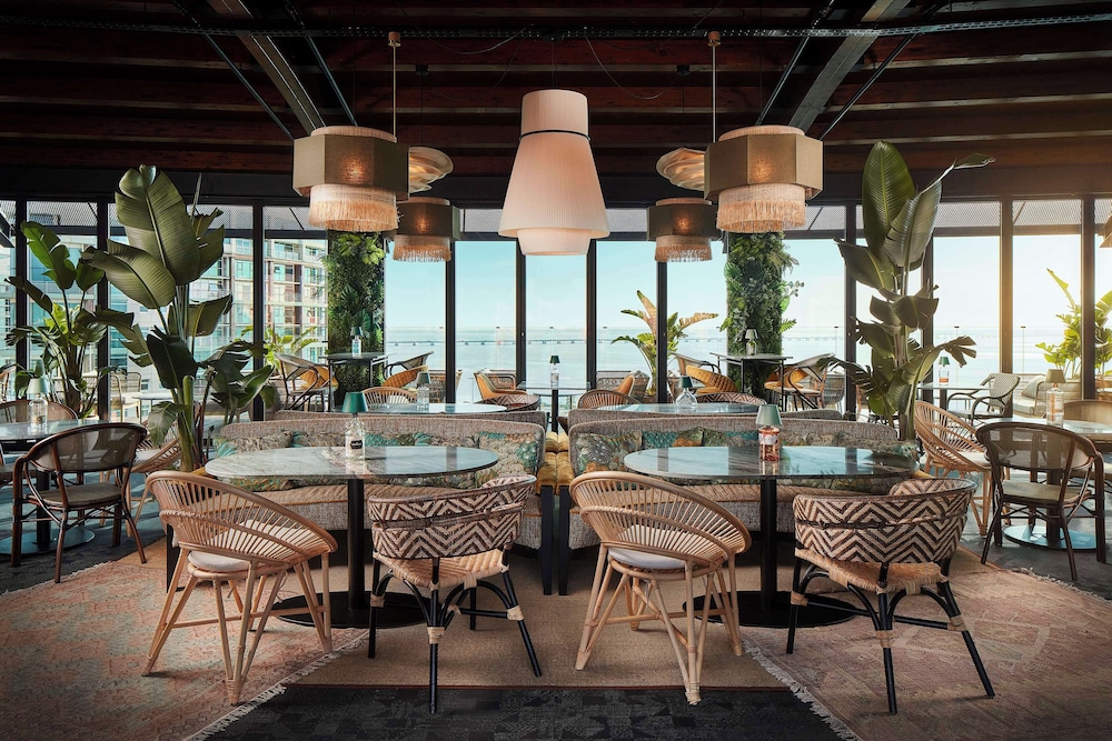 Tivoli Oriente Lisboa Hotel — Restaurant & bars in Lisbon, Lisboa