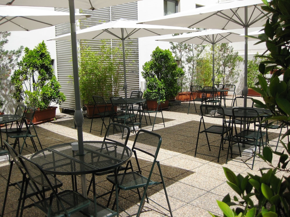 Hotel Travel Park Lisboa — Restaurant & bars in Lisbon, Lisboa