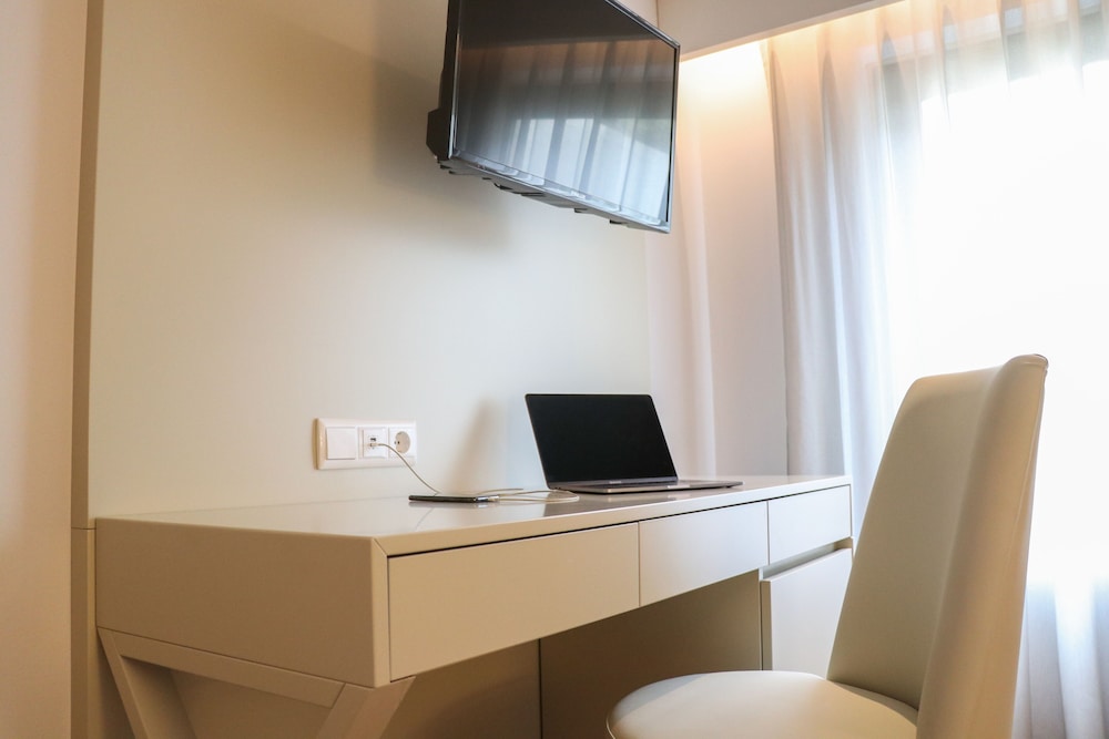 Hotel Travel Park Lisboa — Hotel rooms in Lisbon, Lisboa
