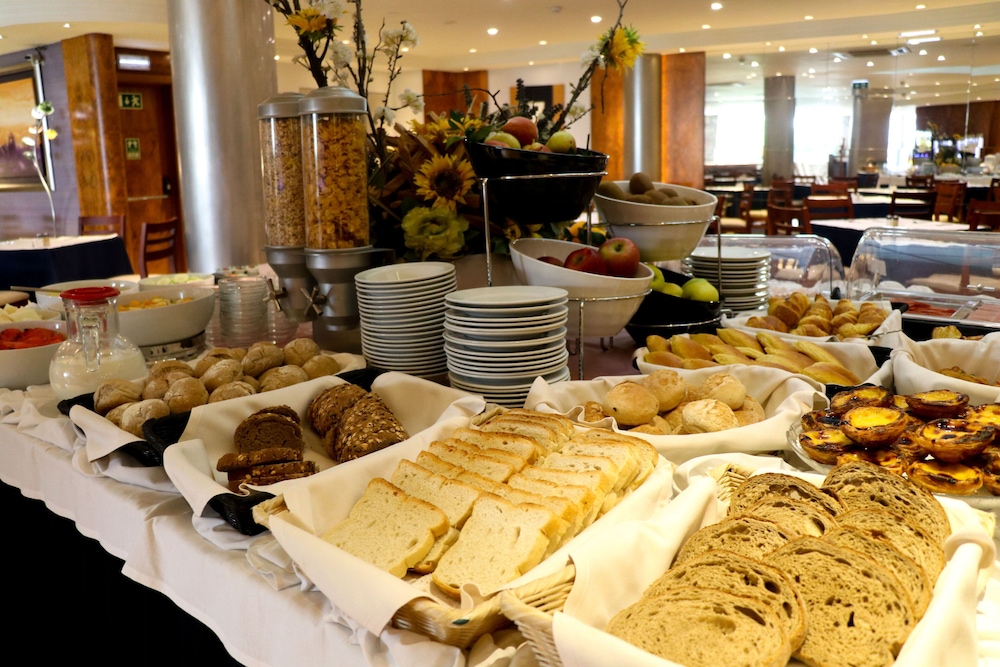 Hotel Travel Park Lisboa — Restaurant & bars in Lisbon, Lisboa