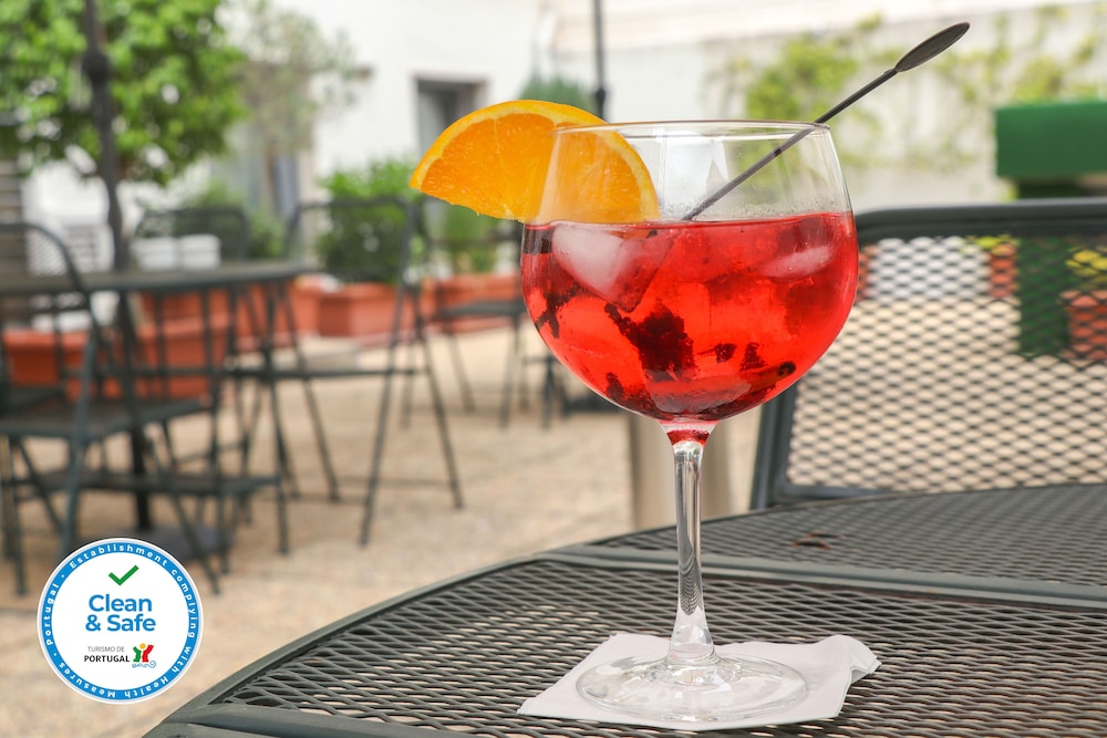 Hotel Travel Park Lisboa — Restaurant & bars in Lisbon, Lisboa