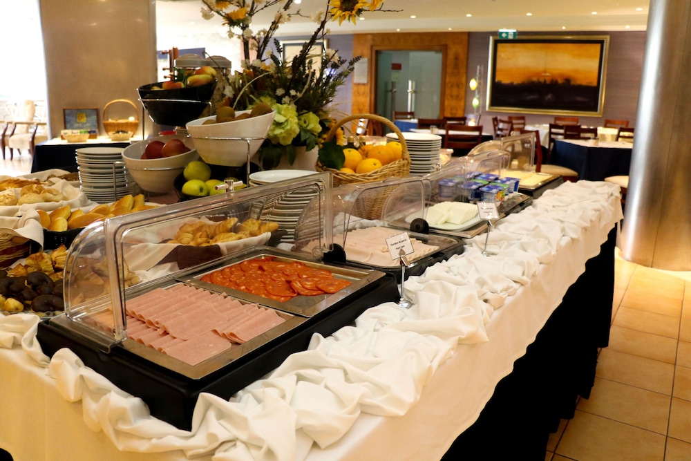 Hotel Travel Park Lisboa — Restaurant & bars in Lisbon, Lisboa