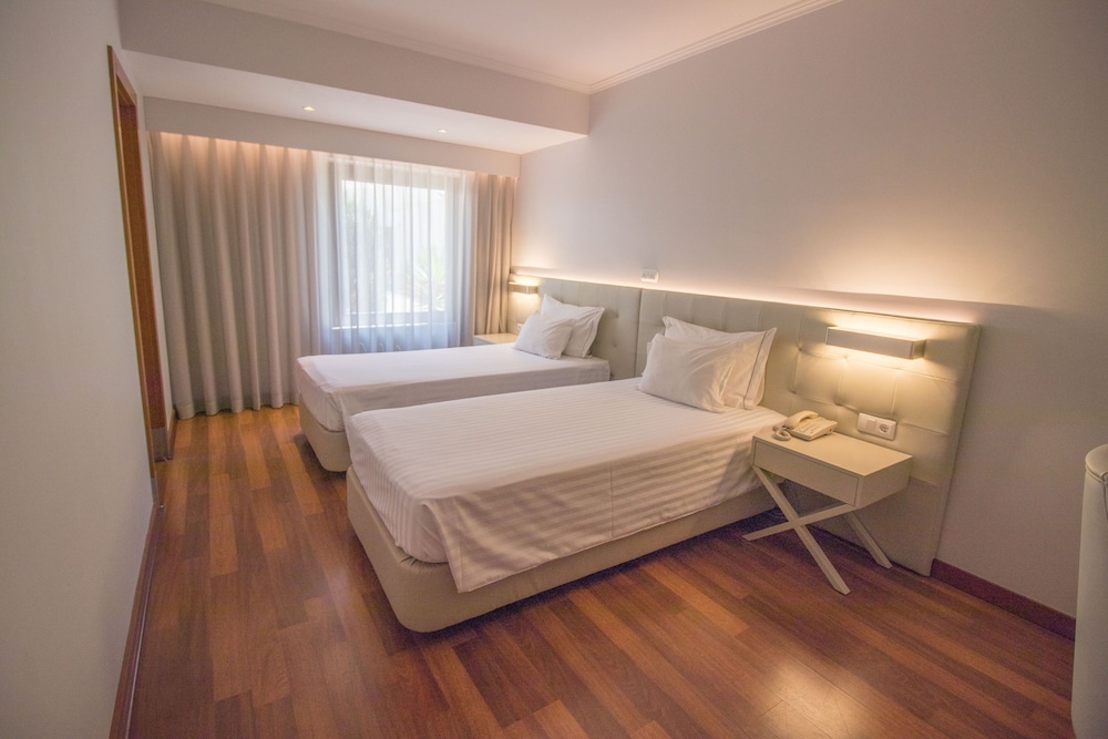Hotel Travel Park Lisboa — Hotel rooms in Lisbon, Lisboa