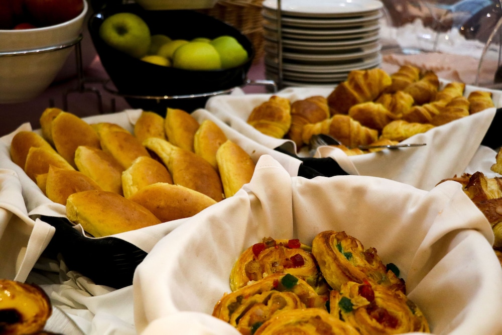 Hotel Travel Park Lisboa — Restaurant & bars in Lisbon, Lisboa