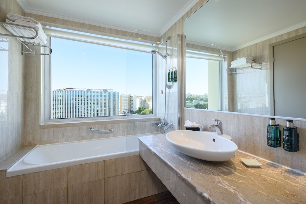 Melia Lisboa Oriente Hotel — Hotel rooms in Lisbon, Lisboa