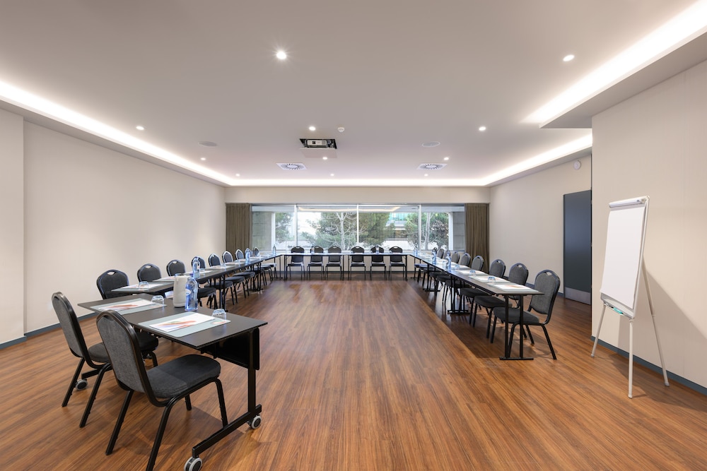 Melia Lisboa Oriente Hotel — Hotel building in Lisbon, Lisboa