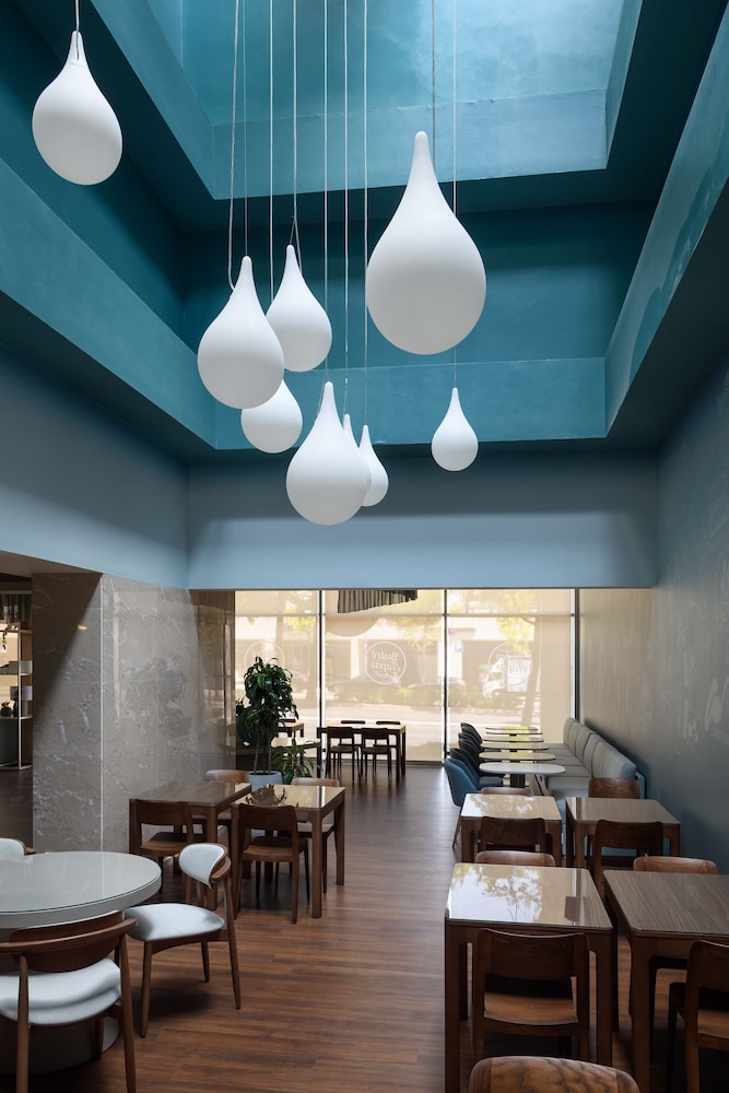 Melia Lisboa Oriente Hotel — Restaurant & bars in Lisbon, Lisboa