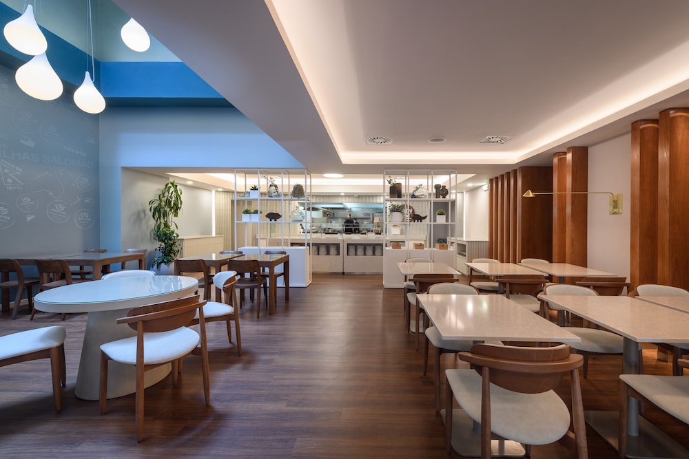 Melia Lisboa Oriente Hotel — Restaurant & bars in Lisbon, Lisboa