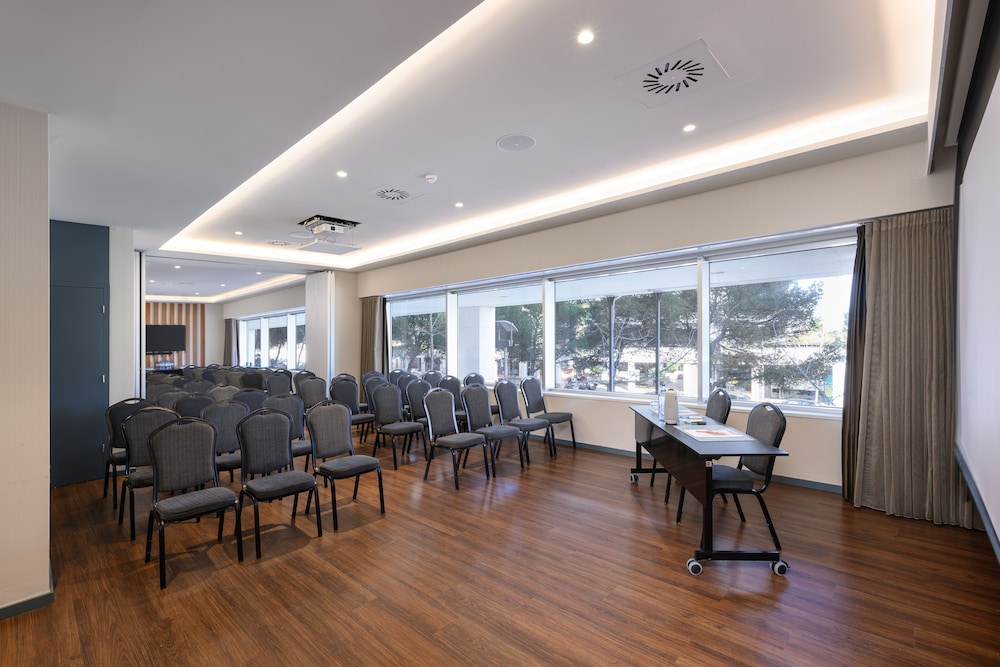 Melia Lisboa Oriente Hotel — Hotel building in Lisbon, Lisboa
