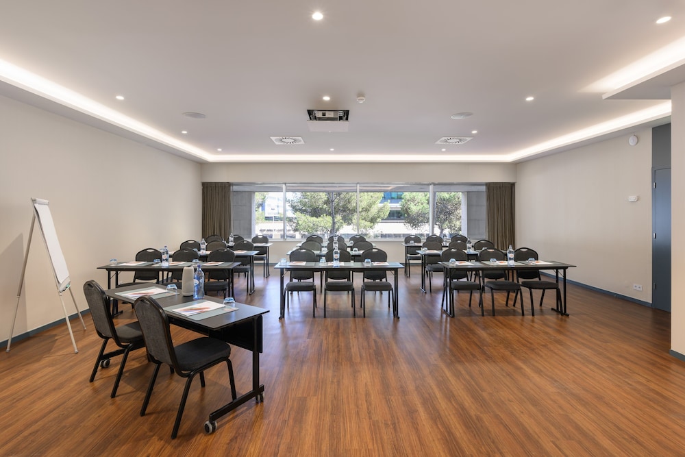 Melia Lisboa Oriente Hotel — Hotel rooms in Lisbon, Lisboa