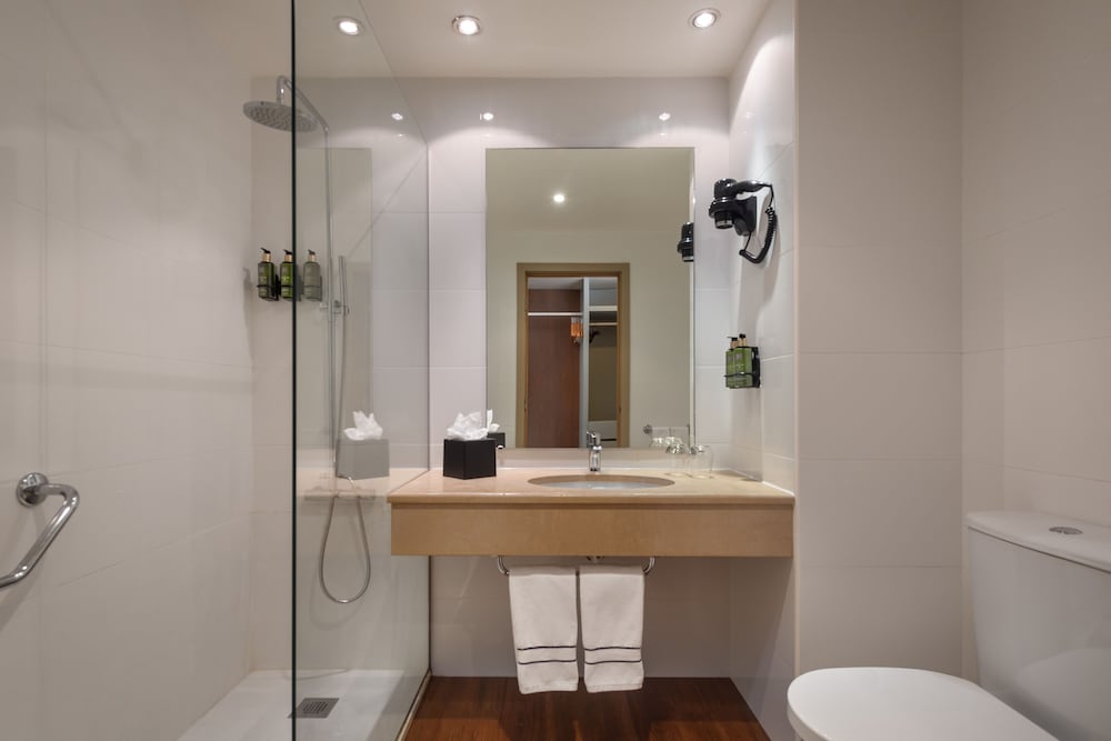 Melia Lisboa Oriente Hotel — Hotel rooms in Lisbon, Lisboa