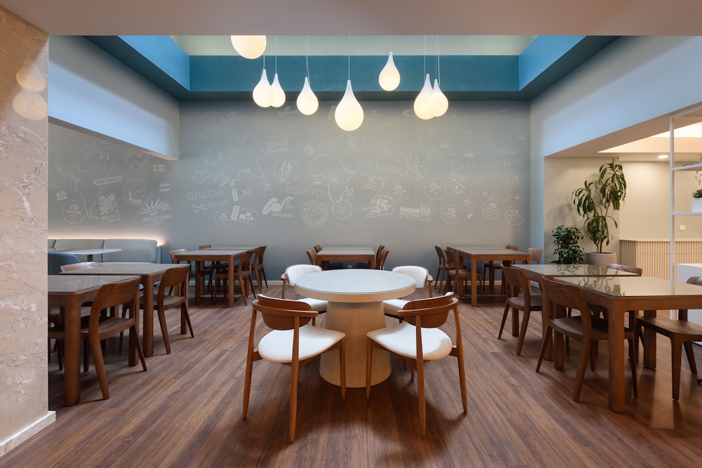 Melia Lisboa Oriente Hotel — Restaurant & bars in Lisbon, Lisboa