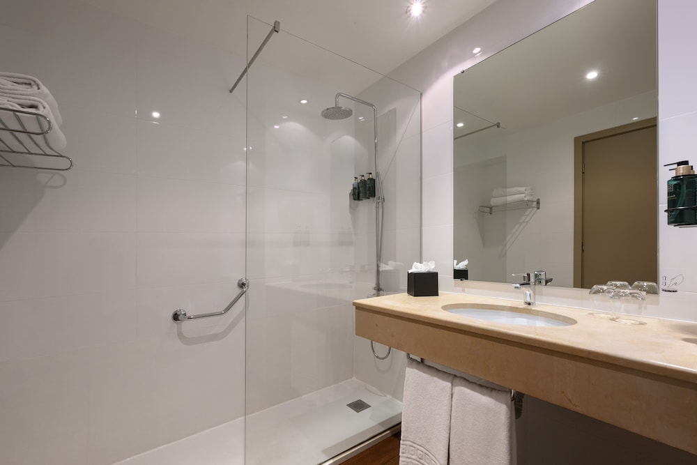 Melia Lisboa Oriente Hotel — Hotel rooms in Lisbon, Lisboa