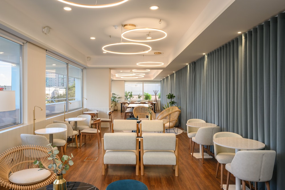Melia Lisboa Oriente Hotel — Restaurant & bars in Lisbon, Lisboa