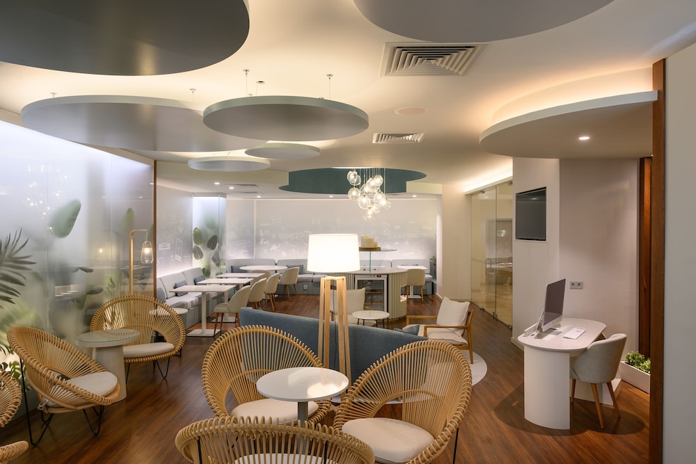 Melia Lisboa Oriente Hotel — Restaurant & bars in Lisbon, Lisboa
