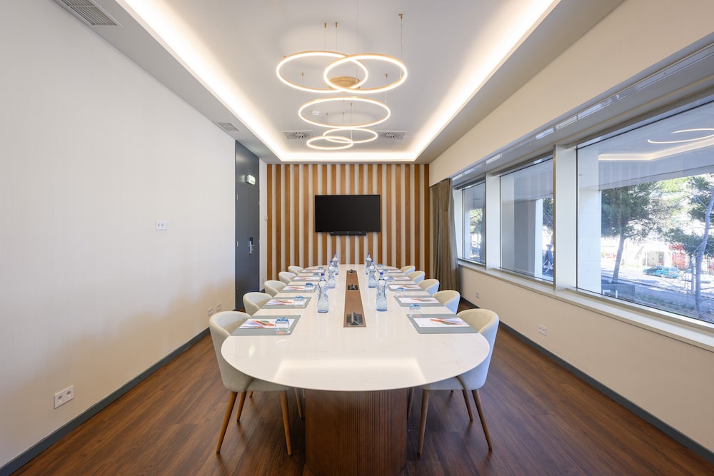 Melia Lisboa Oriente Hotel — Hotel rooms in Lisbon, Lisboa