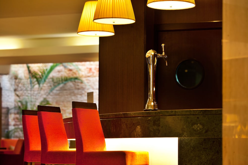 TURIM Ibéria Hotel — Restaurant & bars in Lisbon, Lisboa