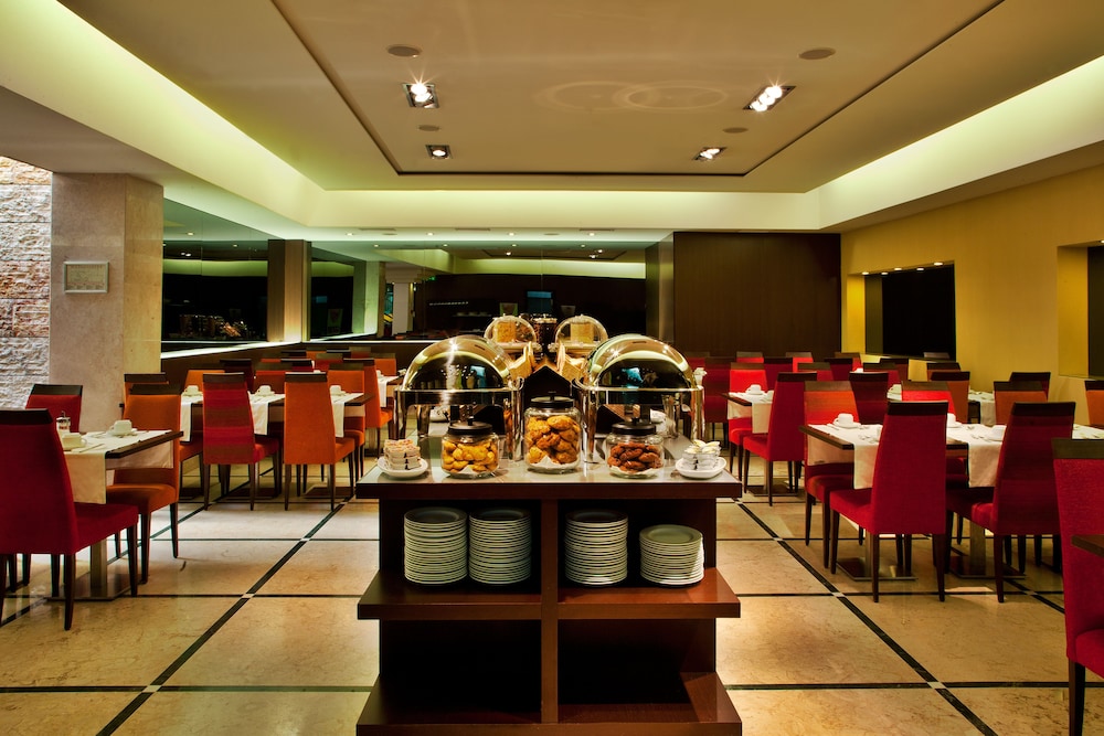 TURIM Ibéria Hotel — Restaurant & bars in Lisbon, Lisboa