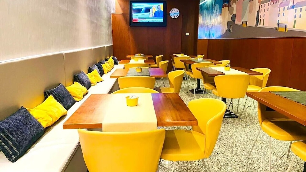 Hotel 3K Madrid — Restaurant & bars in Lisbon, Lisboa