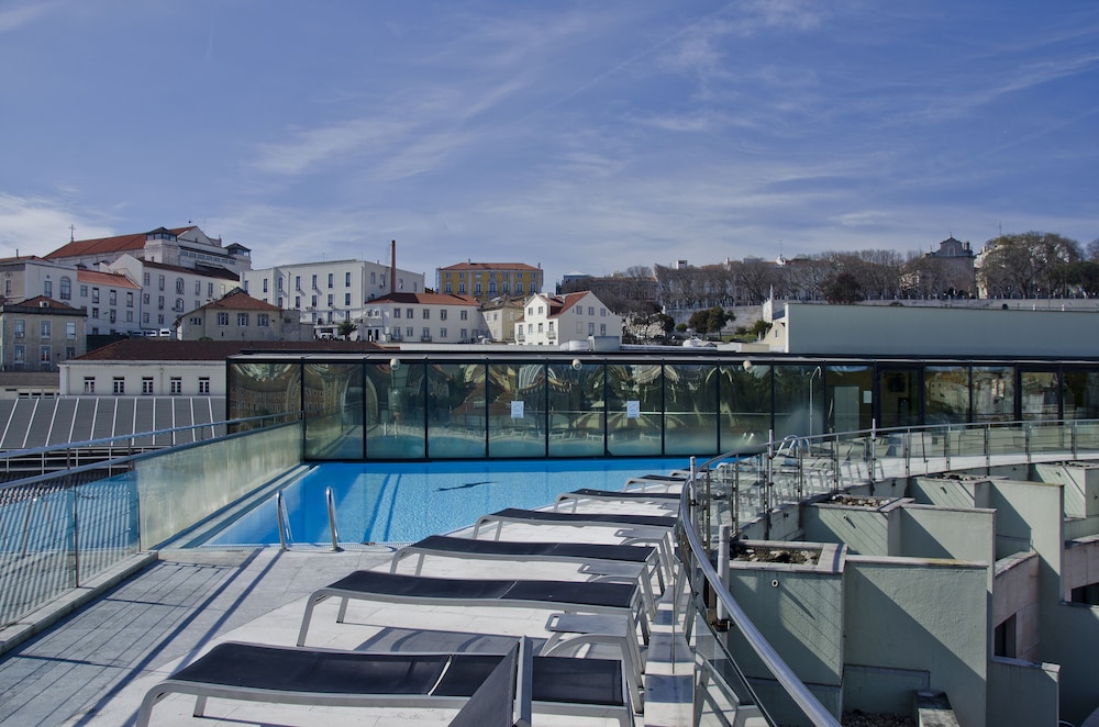 VIP Executive Eden Aparthotel — Swimming pool in Lisbon, Lisboa