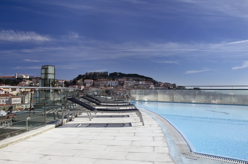 VIP Executive Eden Aparthotel — Swimming pool in Lisbon, Lisboa