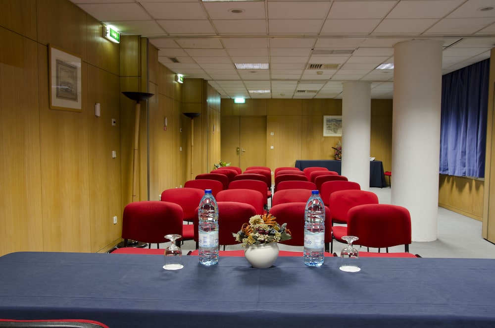 VIP Executive Eden Aparthotel — Hotel building in Lisbon, Lisboa
