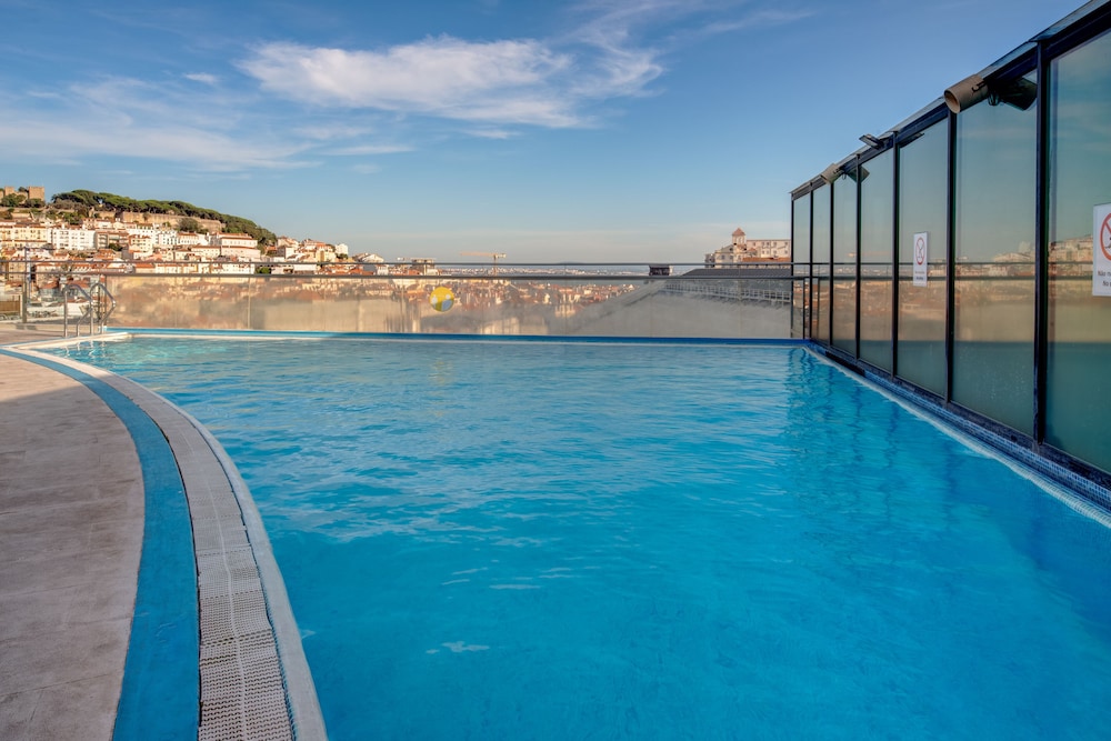 VIP Executive Eden Aparthotel — Swimming pool in Lisbon, Lisboa