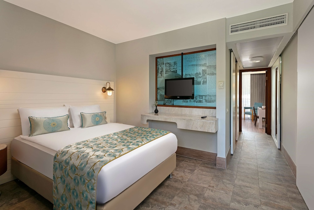 Titanic Deluxe Lara - All inclusive — Rooms in Lara
