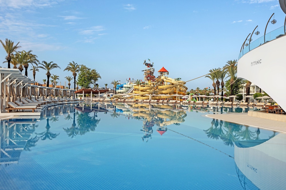 Titanic Deluxe Lara - All inclusive — Pool in Lara