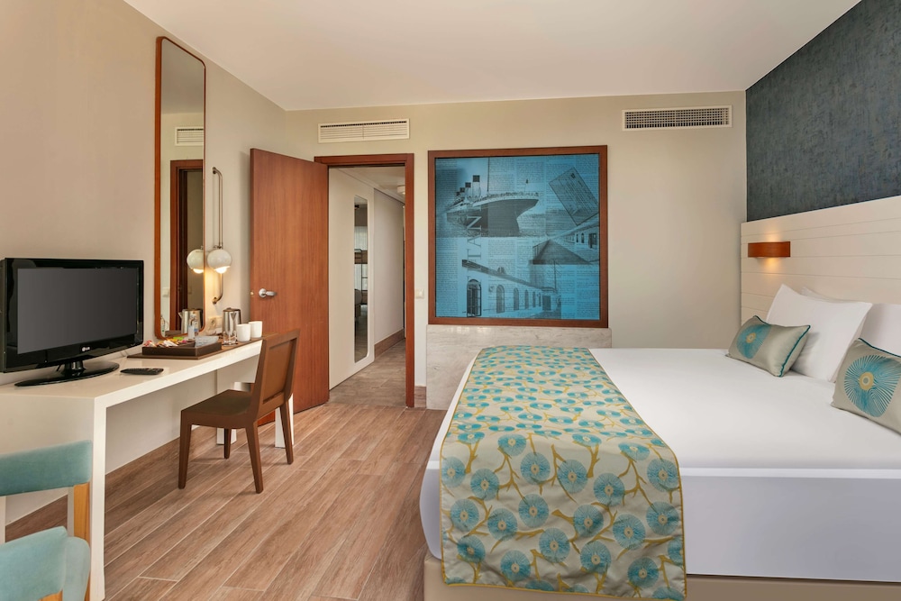 Titanic Deluxe Lara - All inclusive — Rooms in Lara