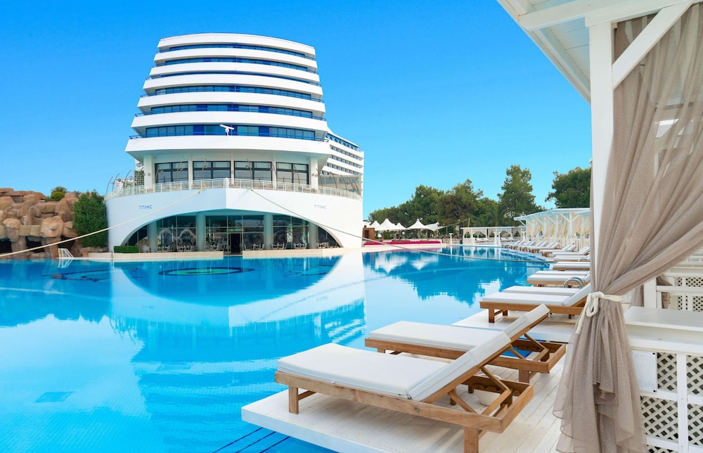 Titanic Deluxe Lara - All inclusive — Pool in Lara