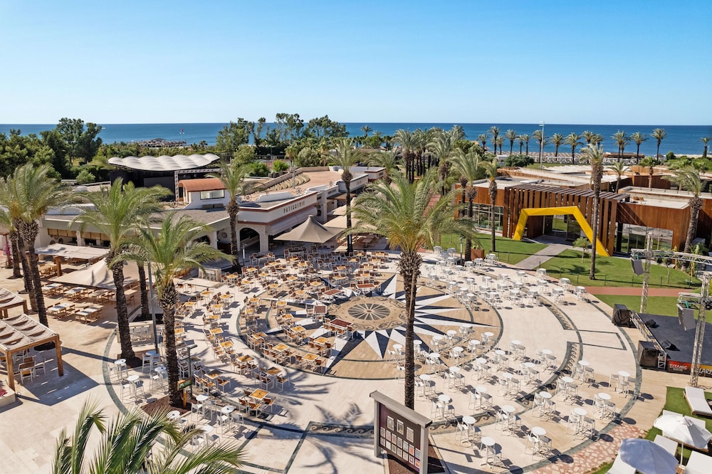 Titanic Deluxe Lara - All inclusive — View in Lara