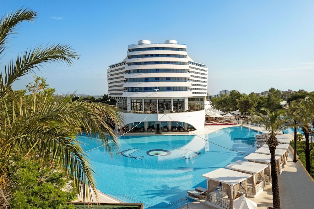Titanic Deluxe Lara - All inclusive — Pool in Lara