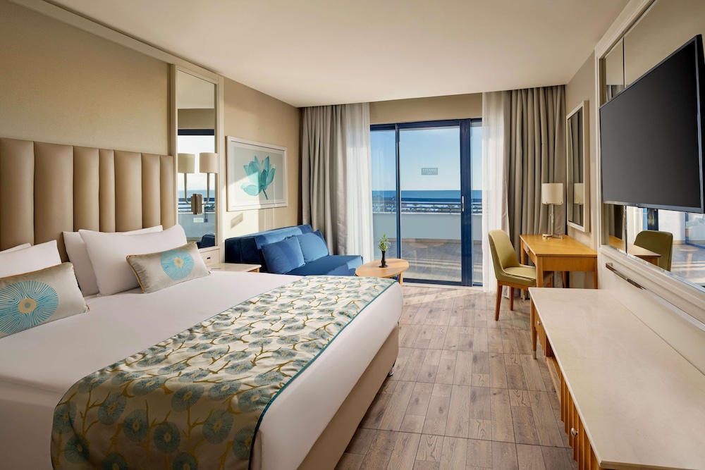 Titanic Deluxe Lara - All inclusive — Rooms in Lara