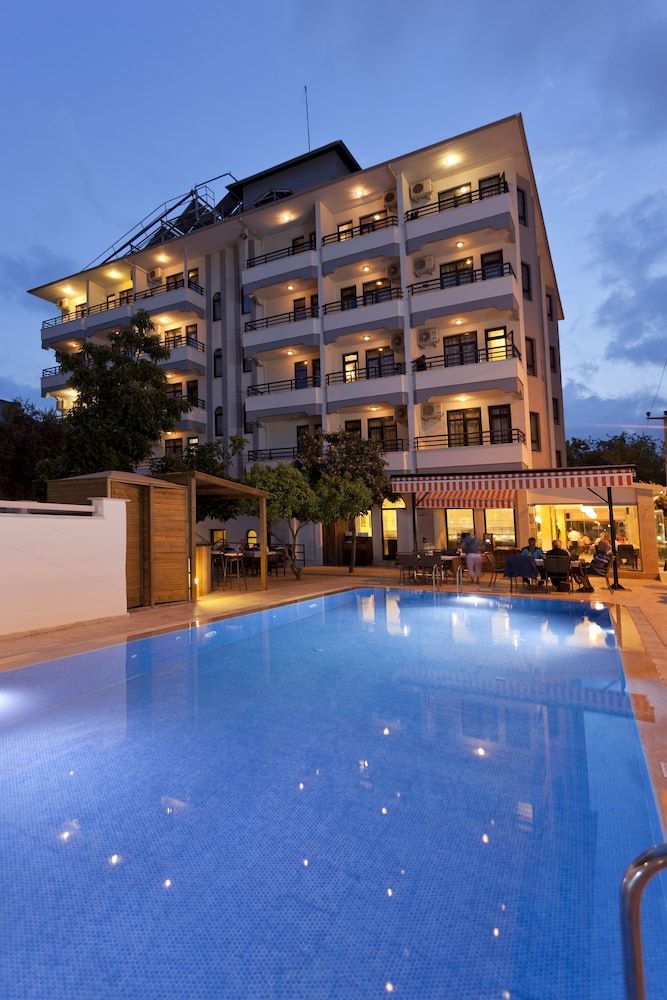 Kandelor Hotel