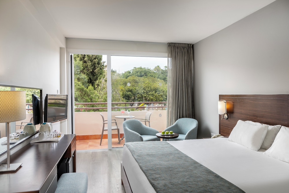Napa Plaza Hotel - Adults Only — Hotel rooms in Ayia Napa, Famagusta Region