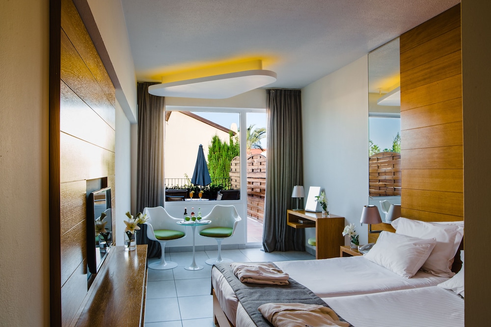 Napa Plaza Hotel - Adults Only — Hotel rooms in Ayia Napa, Famagusta Region