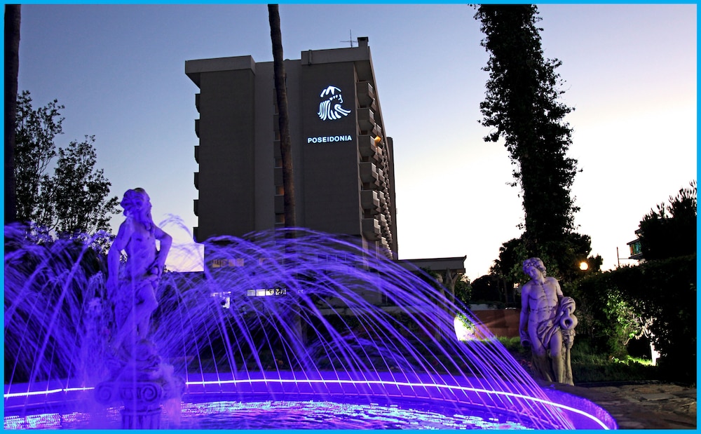 Poseidonia Beach Hotel — Hotel building in Limassol, Limassol Region