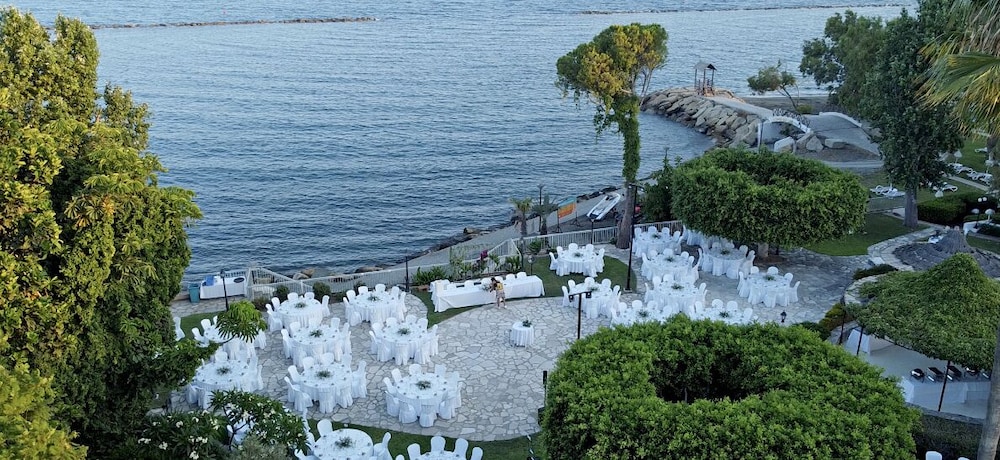 Poseidonia Beach Hotel — Restaurant & bars in Limassol, Limassol Region