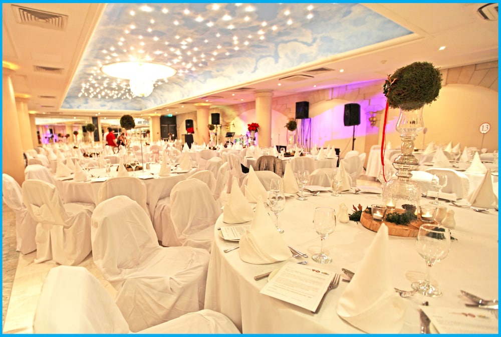 Poseidonia Beach Hotel — Hotel building in Limassol, Limassol Region