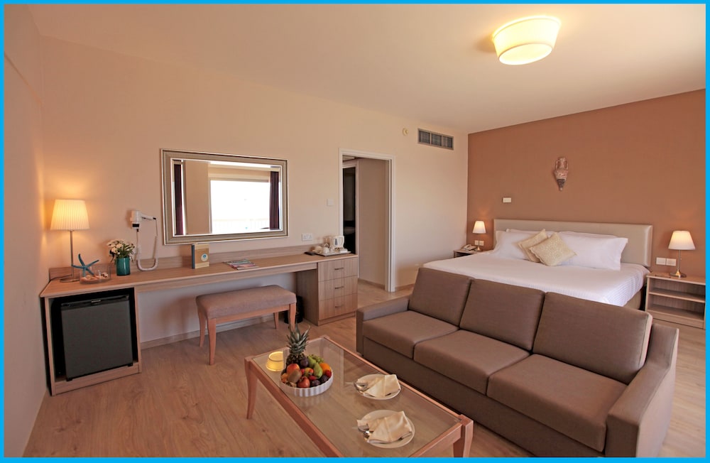 Poseidonia Beach Hotel — Hotel rooms in Limassol, Limassol Region