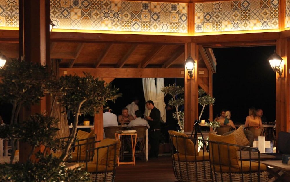 Poseidonia Beach Hotel — Restaurant & bars in Limassol, Limassol Region