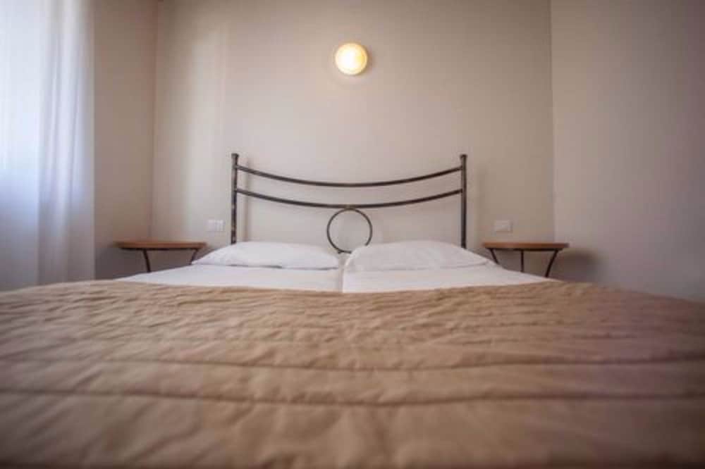 The Garda Village — Hotel rooms in Sirmione, Lombardy
