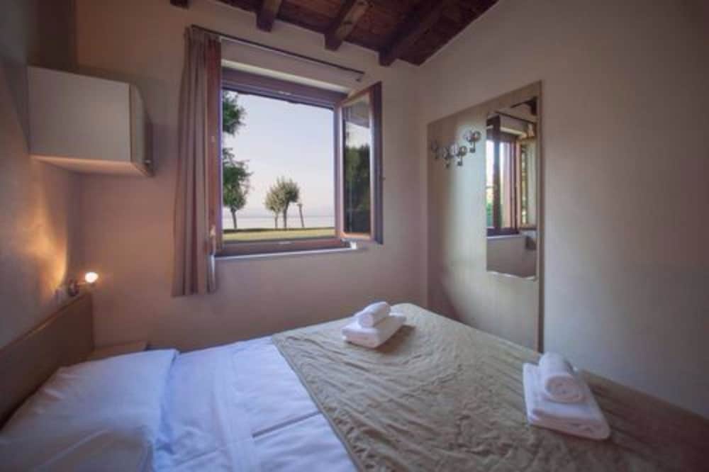 The Garda Village — Hotel rooms in Sirmione, Lombardy