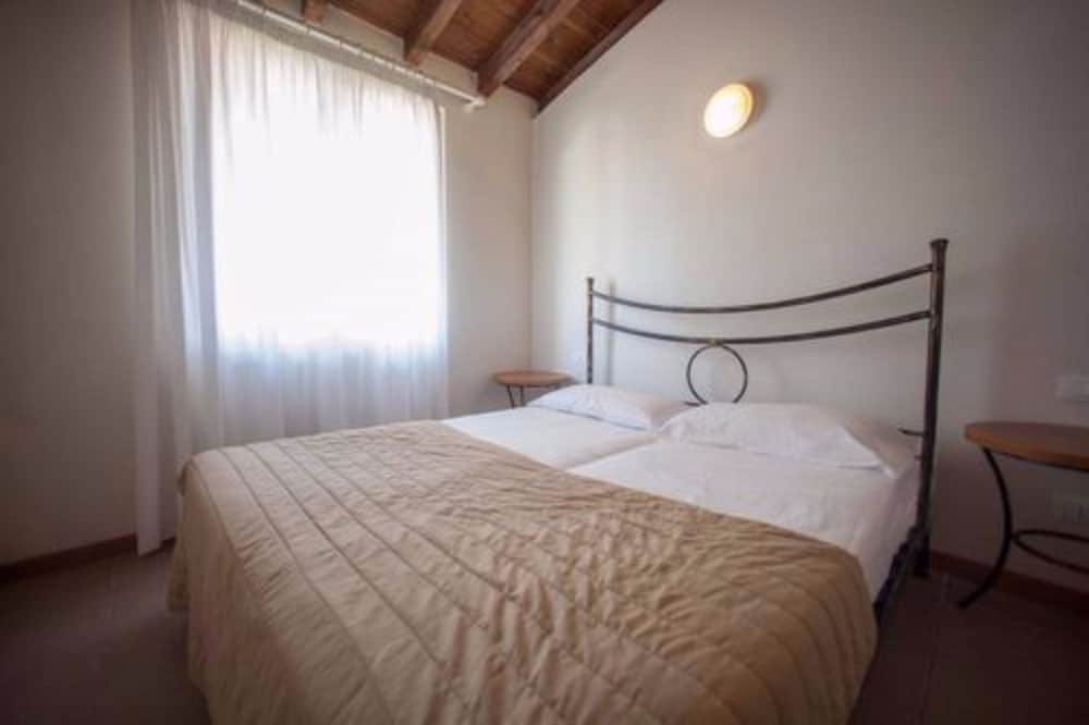 The Garda Village — Hotel rooms in Sirmione, Lombardy