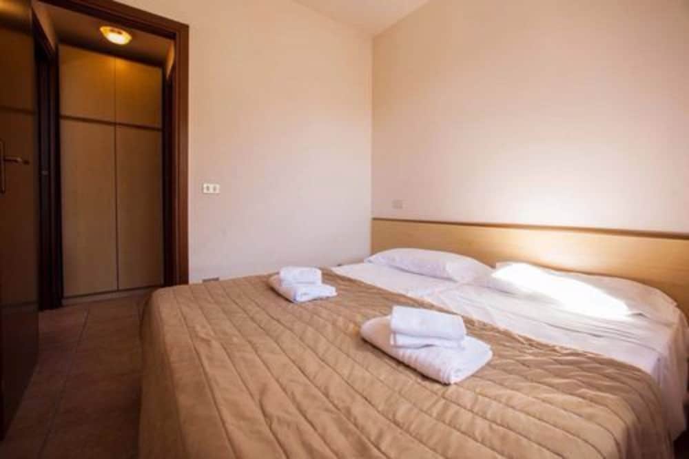 The Garda Village — Hotel rooms in Sirmione, Lombardy