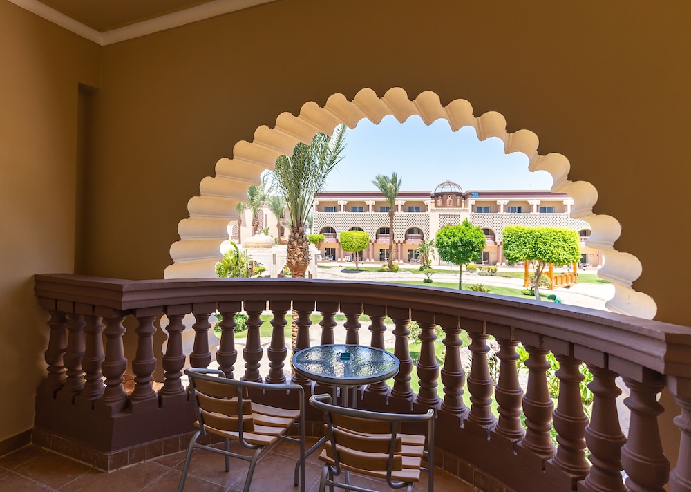 Sunrise Sentido Mamlouk Palace - All inclusive — Hotel building in Hurghada, Red Sea